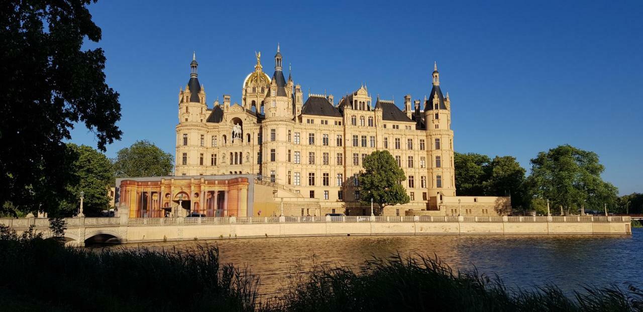 Ferienwohnung Am Schweriner See Raben Steinfeld المظهر الخارجي الصورة